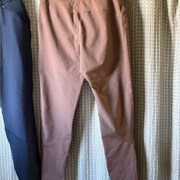 Columbia Women's Track Pants in Navy and Taupe - Picture 4 of 6